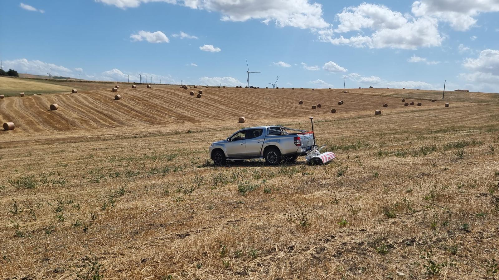 GPR vehicle-mount in campo con pale eoliche
