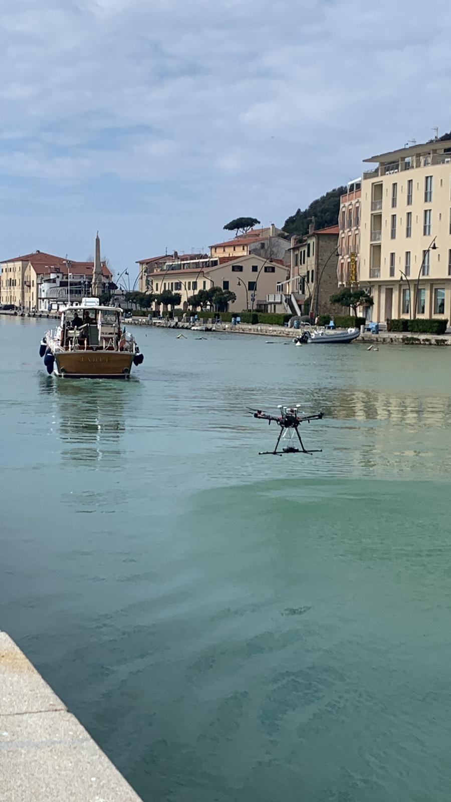 Drone magnetometrico in rilievo su specchio d'acqua portuale