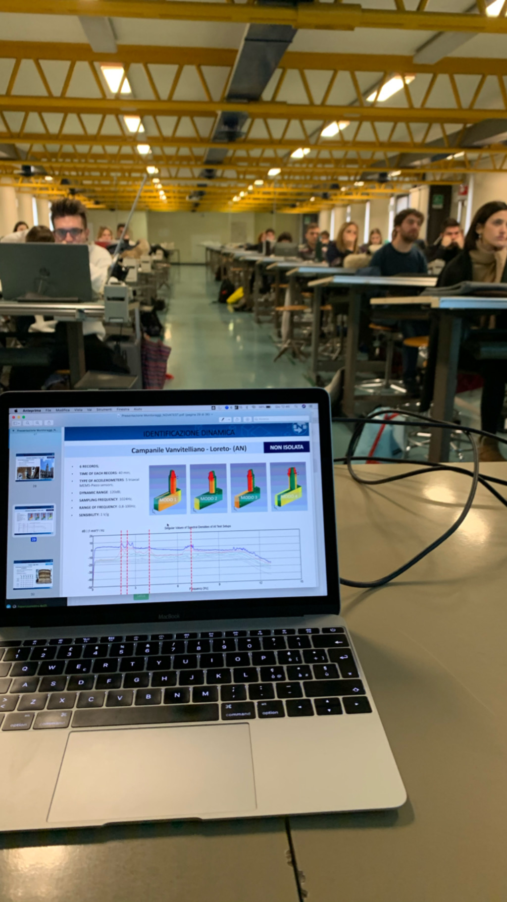 Lezione universitaria Novatest su identificazione dinamica e monitoraggio strutturale