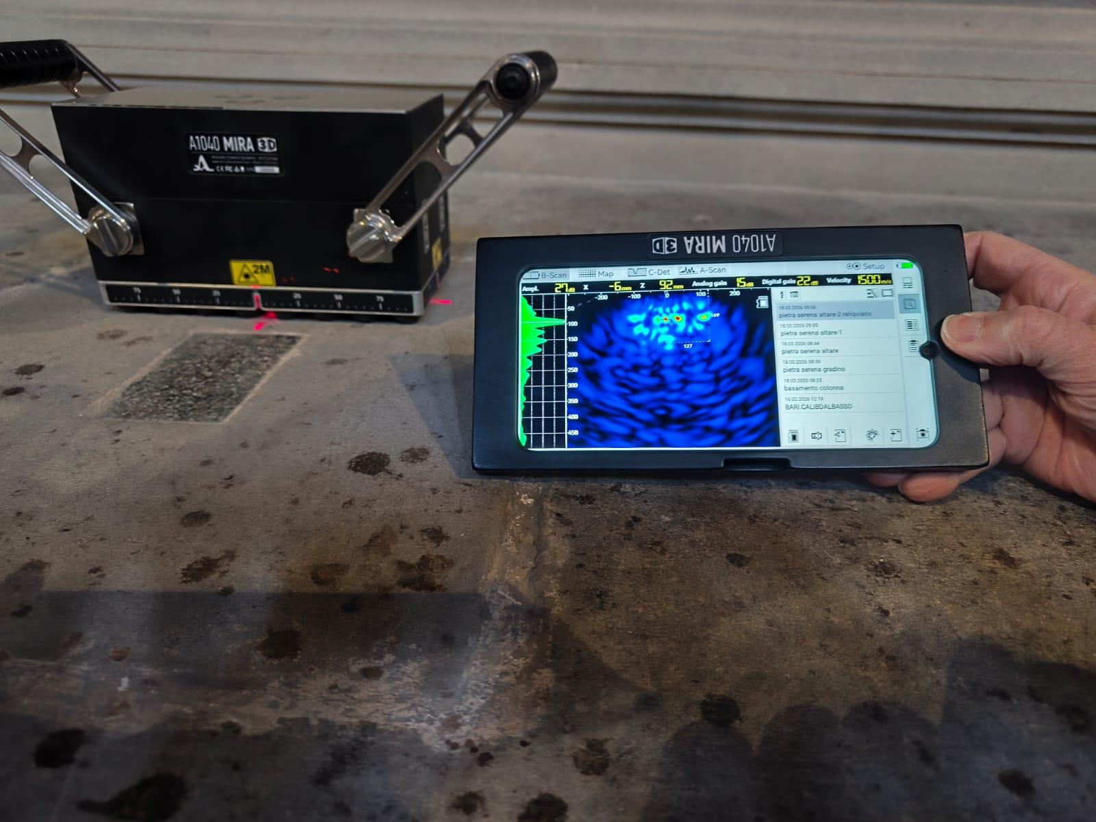 Tomografo ultrasonico MIRA 3D con tablet di controllo: visualizzazione B-Scan in tempo reale