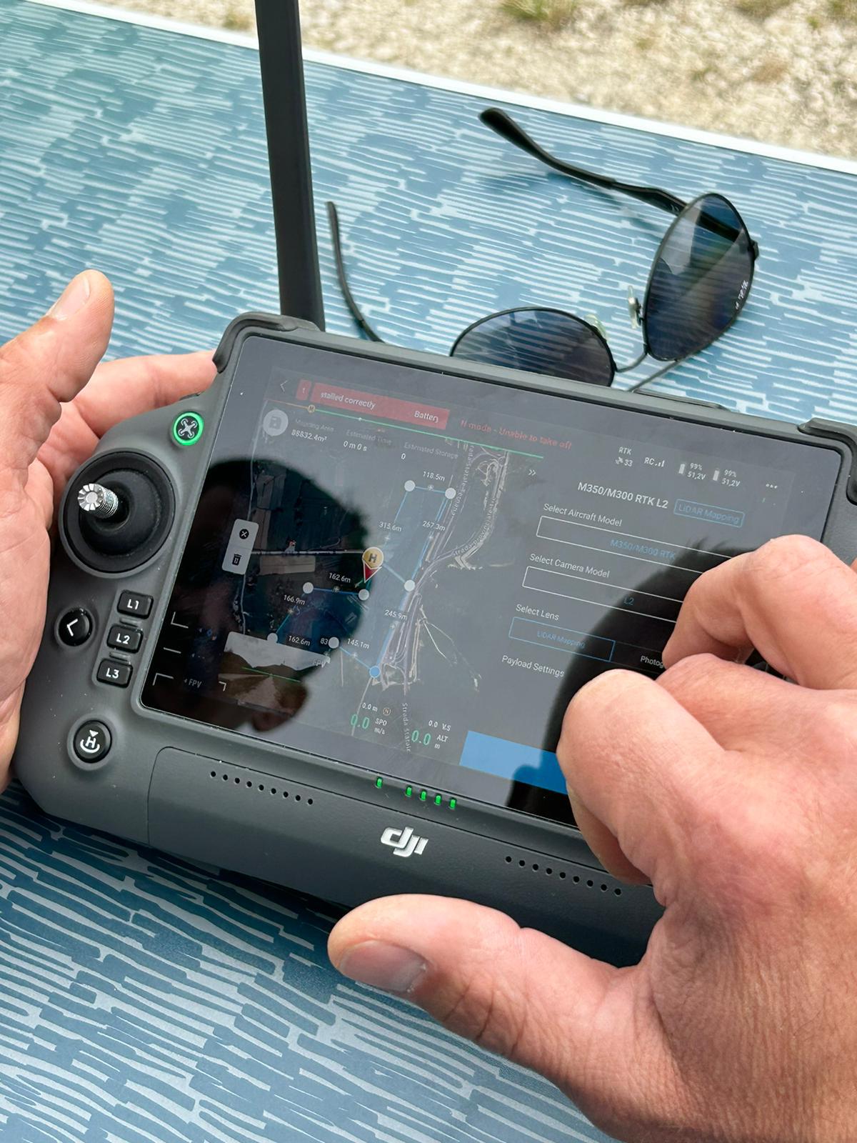 Radiocomando DJI RC Plus con app di pianificazione missione LiDAR per drone DJI M350/M300 RTK con sensore Zenmuse L2